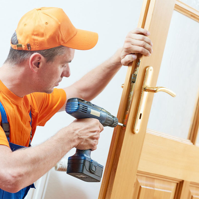 Jaké materiály se používají k přípravě ohnivých dveří?